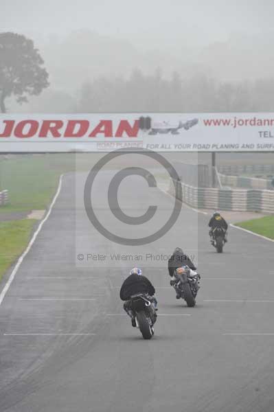 Mallory park Leicestershire;Mallory park photographs;Motorcycle action photographs;event digital images;eventdigitalimages;mallory park;no limits trackday;peter wileman photography;trackday;trackday digital images;trackday photos