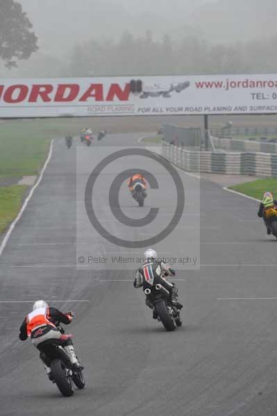 Mallory park Leicestershire;Mallory park photographs;Motorcycle action photographs;event digital images;eventdigitalimages;mallory park;no limits trackday;peter wileman photography;trackday;trackday digital images;trackday photos