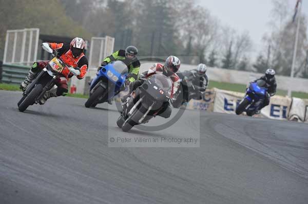 Mallory park Leicestershire;Mallory park photographs;Motorcycle action photographs;event digital images;eventdigitalimages;mallory park;no limits trackday;peter wileman photography;trackday;trackday digital images;trackday photos