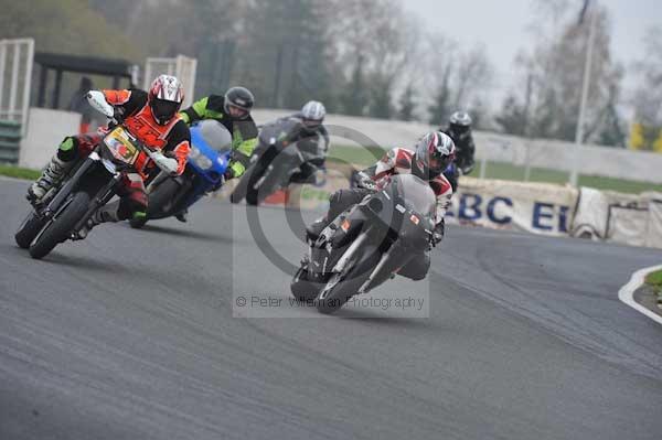 Mallory park Leicestershire;Mallory park photographs;Motorcycle action photographs;event digital images;eventdigitalimages;mallory park;no limits trackday;peter wileman photography;trackday;trackday digital images;trackday photos