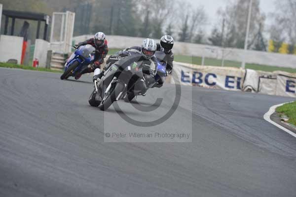 Mallory park Leicestershire;Mallory park photographs;Motorcycle action photographs;event digital images;eventdigitalimages;mallory park;no limits trackday;peter wileman photography;trackday;trackday digital images;trackday photos