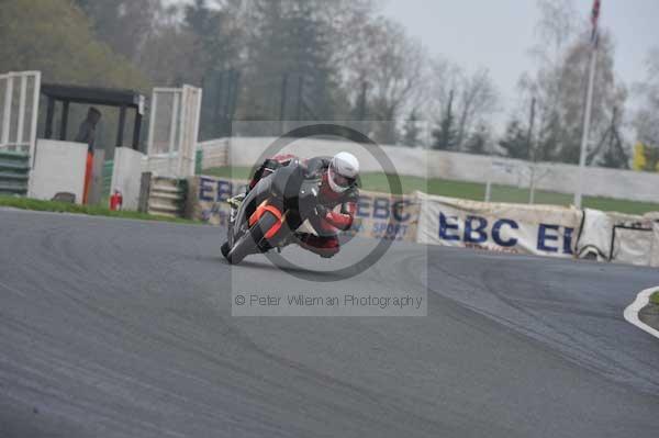 Mallory park Leicestershire;Mallory park photographs;Motorcycle action photographs;event digital images;eventdigitalimages;mallory park;no limits trackday;peter wileman photography;trackday;trackday digital images;trackday photos