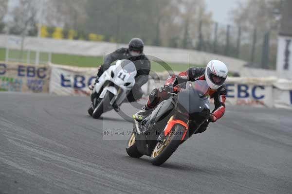 Mallory park Leicestershire;Mallory park photographs;Motorcycle action photographs;event digital images;eventdigitalimages;mallory park;no limits trackday;peter wileman photography;trackday;trackday digital images;trackday photos