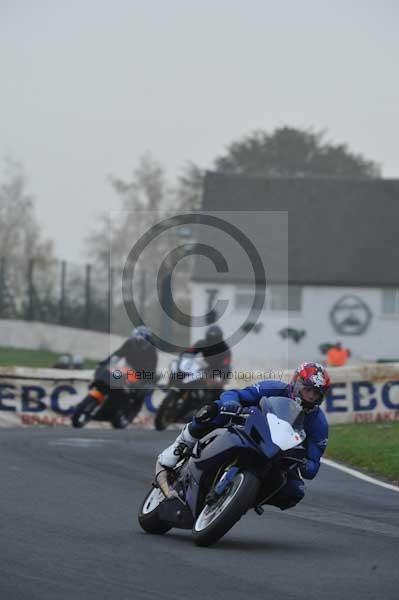 Mallory park Leicestershire;Mallory park photographs;Motorcycle action photographs;event digital images;eventdigitalimages;mallory park;no limits trackday;peter wileman photography;trackday;trackday digital images;trackday photos