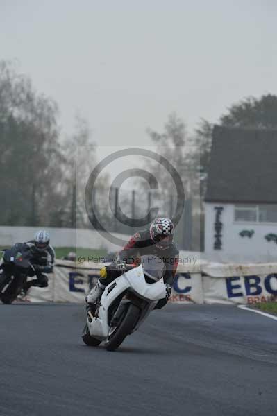 Mallory park Leicestershire;Mallory park photographs;Motorcycle action photographs;event digital images;eventdigitalimages;mallory park;no limits trackday;peter wileman photography;trackday;trackday digital images;trackday photos