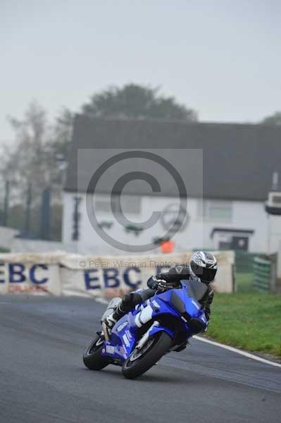 Mallory park Leicestershire;Mallory park photographs;Motorcycle action photographs;event digital images;eventdigitalimages;mallory park;no limits trackday;peter wileman photography;trackday;trackday digital images;trackday photos