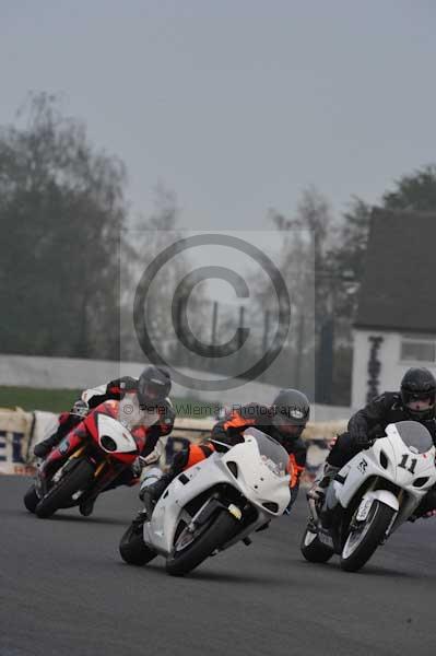 Mallory park Leicestershire;Mallory park photographs;Motorcycle action photographs;event digital images;eventdigitalimages;mallory park;no limits trackday;peter wileman photography;trackday;trackday digital images;trackday photos