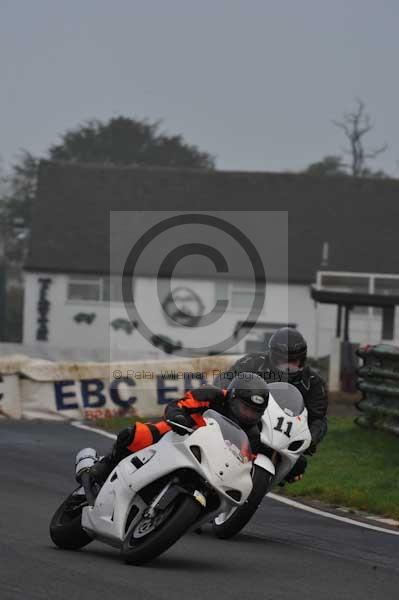 Mallory park Leicestershire;Mallory park photographs;Motorcycle action photographs;event digital images;eventdigitalimages;mallory park;no limits trackday;peter wileman photography;trackday;trackday digital images;trackday photos