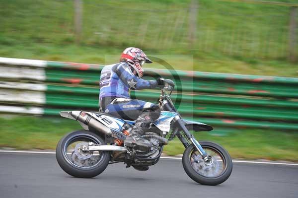 Mallory park Leicestershire;Mallory park photographs;Motorcycle action photographs;event digital images;eventdigitalimages;mallory park;no limits trackday;peter wileman photography;trackday;trackday digital images;trackday photos