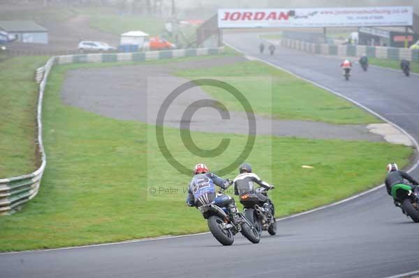 Mallory park Leicestershire;Mallory park photographs;Motorcycle action photographs;event digital images;eventdigitalimages;mallory park;no limits trackday;peter wileman photography;trackday;trackday digital images;trackday photos