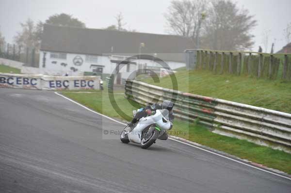 Mallory park Leicestershire;Mallory park photographs;Motorcycle action photographs;event digital images;eventdigitalimages;mallory park;no limits trackday;peter wileman photography;trackday;trackday digital images;trackday photos