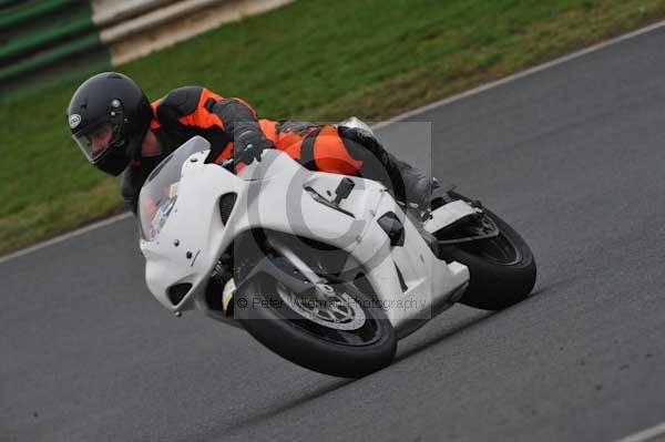 Mallory park Leicestershire;Mallory park photographs;Motorcycle action photographs;event digital images;eventdigitalimages;mallory park;no limits trackday;peter wileman photography;trackday;trackday digital images;trackday photos