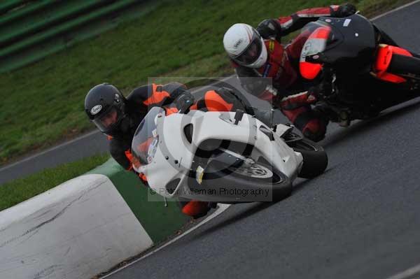 Mallory park Leicestershire;Mallory park photographs;Motorcycle action photographs;event digital images;eventdigitalimages;mallory park;no limits trackday;peter wileman photography;trackday;trackday digital images;trackday photos