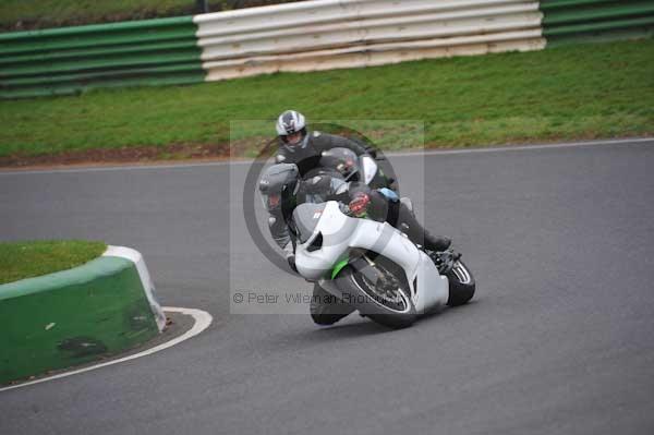 Mallory park Leicestershire;Mallory park photographs;Motorcycle action photographs;event digital images;eventdigitalimages;mallory park;no limits trackday;peter wileman photography;trackday;trackday digital images;trackday photos