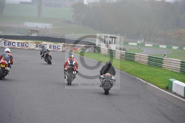 Mallory park Leicestershire;Mallory park photographs;Motorcycle action photographs;event digital images;eventdigitalimages;mallory park;no limits trackday;peter wileman photography;trackday;trackday digital images;trackday photos