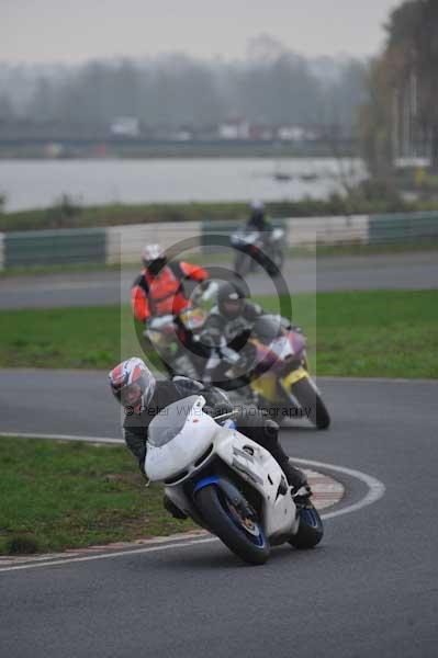 Mallory park Leicestershire;Mallory park photographs;Motorcycle action photographs;event digital images;eventdigitalimages;mallory park;no limits trackday;peter wileman photography;trackday;trackday digital images;trackday photos