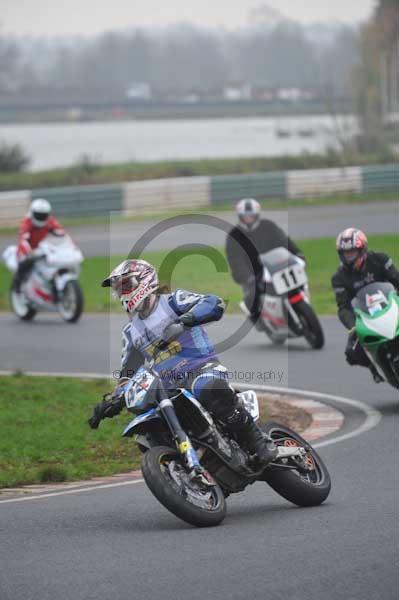 Mallory park Leicestershire;Mallory park photographs;Motorcycle action photographs;event digital images;eventdigitalimages;mallory park;no limits trackday;peter wileman photography;trackday;trackday digital images;trackday photos