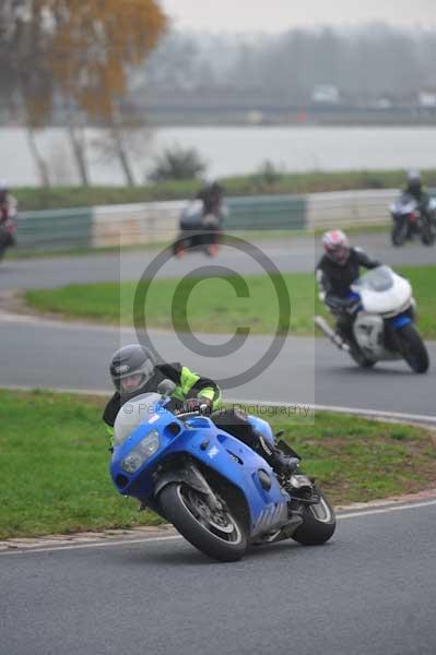 Mallory park Leicestershire;Mallory park photographs;Motorcycle action photographs;event digital images;eventdigitalimages;mallory park;no limits trackday;peter wileman photography;trackday;trackday digital images;trackday photos