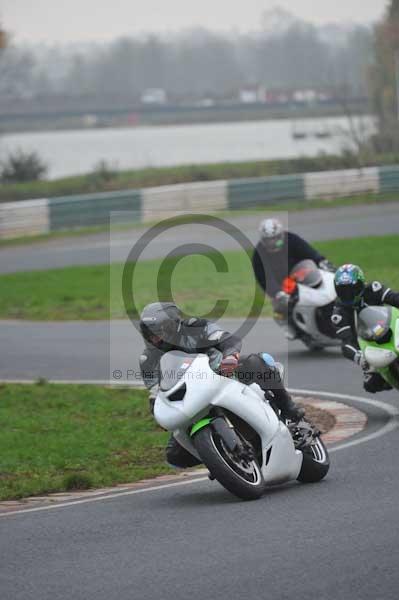 Mallory park Leicestershire;Mallory park photographs;Motorcycle action photographs;event digital images;eventdigitalimages;mallory park;no limits trackday;peter wileman photography;trackday;trackday digital images;trackday photos