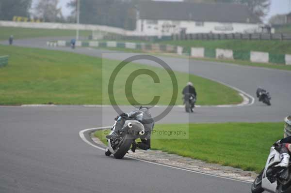 Mallory park Leicestershire;Mallory park photographs;Motorcycle action photographs;event digital images;eventdigitalimages;mallory park;no limits trackday;peter wileman photography;trackday;trackday digital images;trackday photos