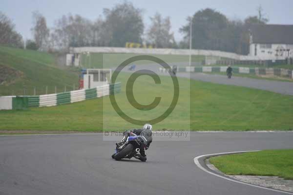 Mallory park Leicestershire;Mallory park photographs;Motorcycle action photographs;event digital images;eventdigitalimages;mallory park;no limits trackday;peter wileman photography;trackday;trackday digital images;trackday photos