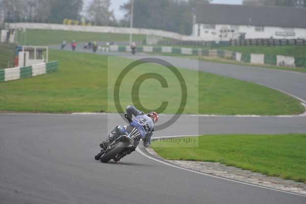 Mallory park Leicestershire;Mallory park photographs;Motorcycle action photographs;event digital images;eventdigitalimages;mallory park;no limits trackday;peter wileman photography;trackday;trackday digital images;trackday photos