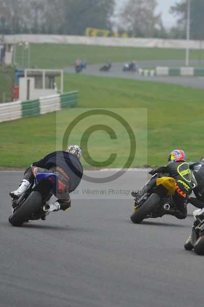 Mallory park Leicestershire;Mallory park photographs;Motorcycle action photographs;event digital images;eventdigitalimages;mallory park;no limits trackday;peter wileman photography;trackday;trackday digital images;trackday photos