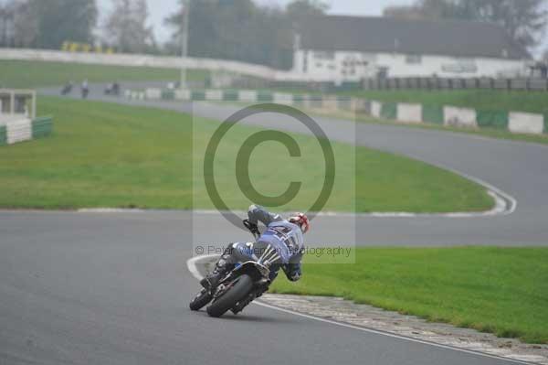 Mallory park Leicestershire;Mallory park photographs;Motorcycle action photographs;event digital images;eventdigitalimages;mallory park;no limits trackday;peter wileman photography;trackday;trackday digital images;trackday photos