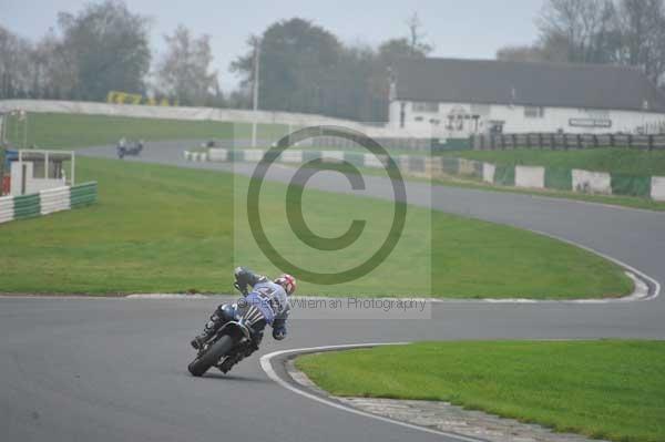 Mallory park Leicestershire;Mallory park photographs;Motorcycle action photographs;event digital images;eventdigitalimages;mallory park;no limits trackday;peter wileman photography;trackday;trackday digital images;trackday photos