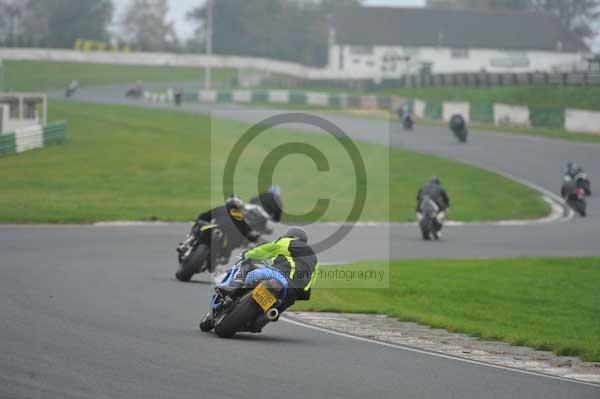 Mallory park Leicestershire;Mallory park photographs;Motorcycle action photographs;event digital images;eventdigitalimages;mallory park;no limits trackday;peter wileman photography;trackday;trackday digital images;trackday photos