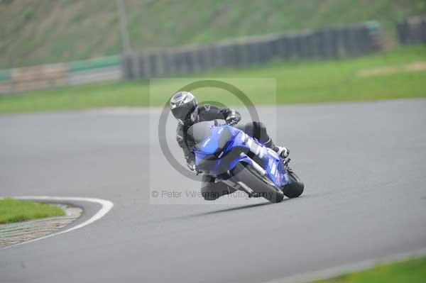 Mallory park Leicestershire;Mallory park photographs;Motorcycle action photographs;event digital images;eventdigitalimages;mallory park;no limits trackday;peter wileman photography;trackday;trackday digital images;trackday photos