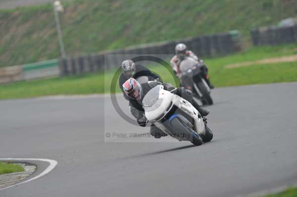 Mallory park Leicestershire;Mallory park photographs;Motorcycle action photographs;event digital images;eventdigitalimages;mallory park;no limits trackday;peter wileman photography;trackday;trackday digital images;trackday photos