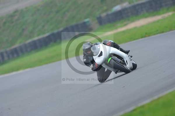 Mallory park Leicestershire;Mallory park photographs;Motorcycle action photographs;event digital images;eventdigitalimages;mallory park;no limits trackday;peter wileman photography;trackday;trackday digital images;trackday photos