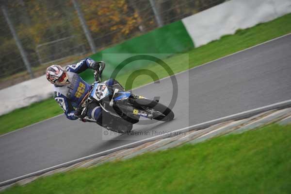 Mallory park Leicestershire;Mallory park photographs;Motorcycle action photographs;event digital images;eventdigitalimages;mallory park;no limits trackday;peter wileman photography;trackday;trackday digital images;trackday photos