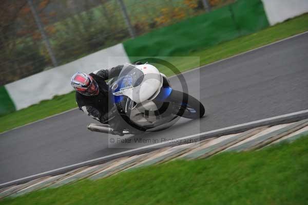 Mallory park Leicestershire;Mallory park photographs;Motorcycle action photographs;event digital images;eventdigitalimages;mallory park;no limits trackday;peter wileman photography;trackday;trackday digital images;trackday photos