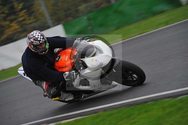 Mallory park Leicestershire;Mallory park photographs;Motorcycle action photographs;event digital images;eventdigitalimages;mallory park;no limits trackday;peter wileman photography;trackday;trackday digital images;trackday photos