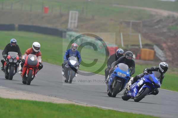 Mallory park Leicestershire;Mallory park photographs;Motorcycle action photographs;event digital images;eventdigitalimages;mallory park;no limits trackday;peter wileman photography;trackday;trackday digital images;trackday photos