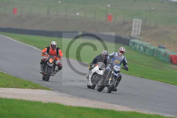 Mallory park Leicestershire;Mallory park photographs;Motorcycle action photographs;event digital images;eventdigitalimages;mallory park;no limits trackday;peter wileman photography;trackday;trackday digital images;trackday photos