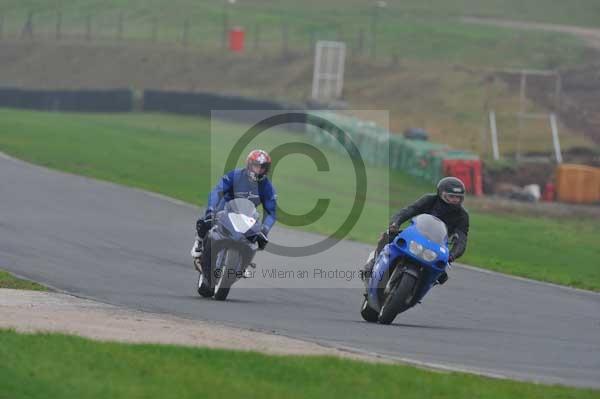 Mallory park Leicestershire;Mallory park photographs;Motorcycle action photographs;event digital images;eventdigitalimages;mallory park;no limits trackday;peter wileman photography;trackday;trackday digital images;trackday photos