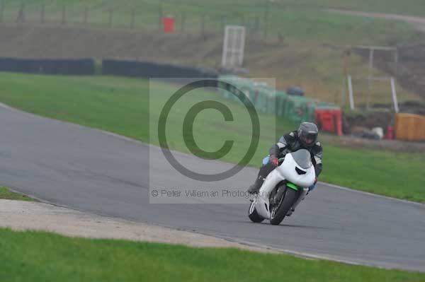 Mallory park Leicestershire;Mallory park photographs;Motorcycle action photographs;event digital images;eventdigitalimages;mallory park;no limits trackday;peter wileman photography;trackday;trackday digital images;trackday photos