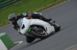 Mallory-park-Leicestershire;Mallory-park-photographs;Motorcycle-action-photographs;event-digital-images;eventdigitalimages;mallory-park;no-limits-trackday;peter-wileman-photography;trackday;trackday-digital-images;trackday-photos