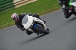 Mallory-park-Leicestershire;Mallory-park-photographs;Motorcycle-action-photographs;event-digital-images;eventdigitalimages;mallory-park;no-limits-trackday;peter-wileman-photography;trackday;trackday-digital-images;trackday-photos