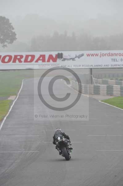 Mallory park Leicestershire;Mallory park photographs;Motorcycle action photographs;event digital images;eventdigitalimages;mallory park;no limits trackday;peter wileman photography;trackday;trackday digital images;trackday photos