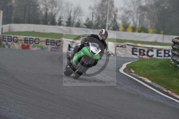 Mallory park Leicestershire;Mallory park photographs;Motorcycle action photographs;event digital images;eventdigitalimages;mallory park;no limits trackday;peter wileman photography;trackday;trackday digital images;trackday photos