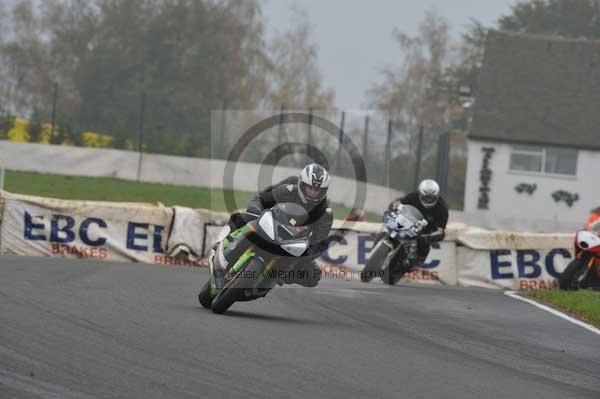 Mallory park Leicestershire;Mallory park photographs;Motorcycle action photographs;event digital images;eventdigitalimages;mallory park;no limits trackday;peter wileman photography;trackday;trackday digital images;trackday photos