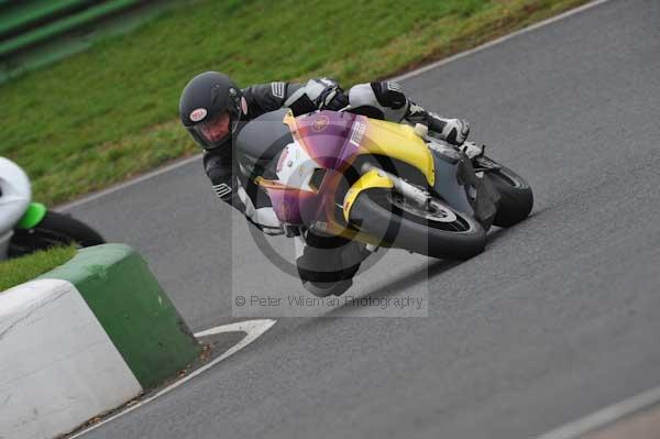 Mallory park Leicestershire;Mallory park photographs;Motorcycle action photographs;event digital images;eventdigitalimages;mallory park;no limits trackday;peter wileman photography;trackday;trackday digital images;trackday photos