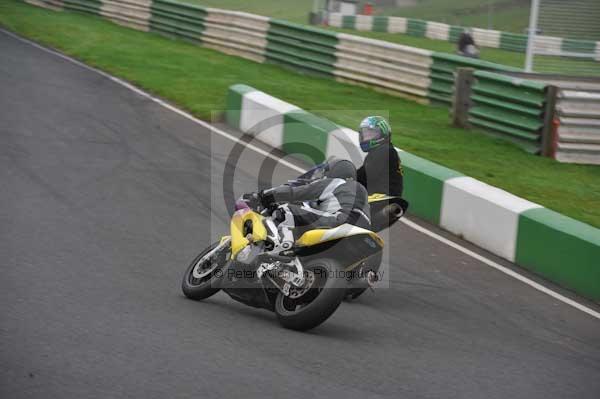 Mallory park Leicestershire;Mallory park photographs;Motorcycle action photographs;event digital images;eventdigitalimages;mallory park;no limits trackday;peter wileman photography;trackday;trackday digital images;trackday photos