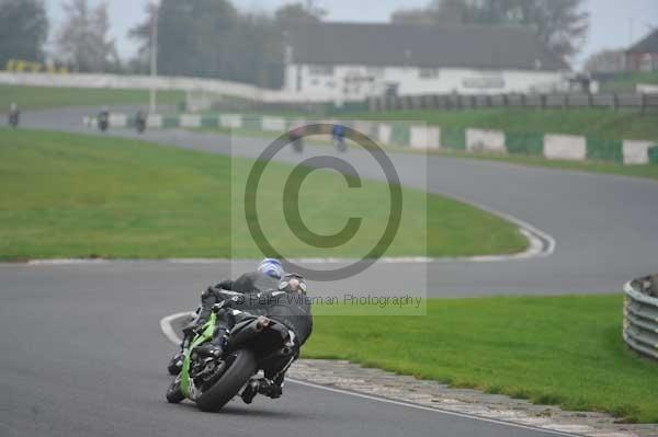 Mallory park Leicestershire;Mallory park photographs;Motorcycle action photographs;event digital images;eventdigitalimages;mallory park;no limits trackday;peter wileman photography;trackday;trackday digital images;trackday photos