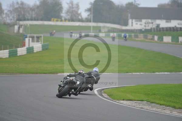 Mallory park Leicestershire;Mallory park photographs;Motorcycle action photographs;event digital images;eventdigitalimages;mallory park;no limits trackday;peter wileman photography;trackday;trackday digital images;trackday photos