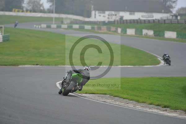 Mallory park Leicestershire;Mallory park photographs;Motorcycle action photographs;event digital images;eventdigitalimages;mallory park;no limits trackday;peter wileman photography;trackday;trackday digital images;trackday photos